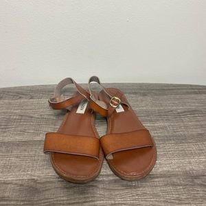 Steve Madden flat sandals cognac size 6.5